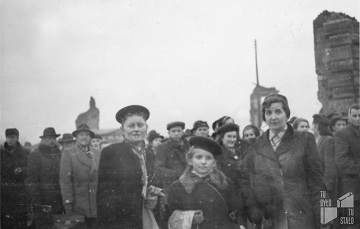 Plac Zamkowy lata 1945 50 fot. ze zbioroĚw Ewy Tryuk Blanc